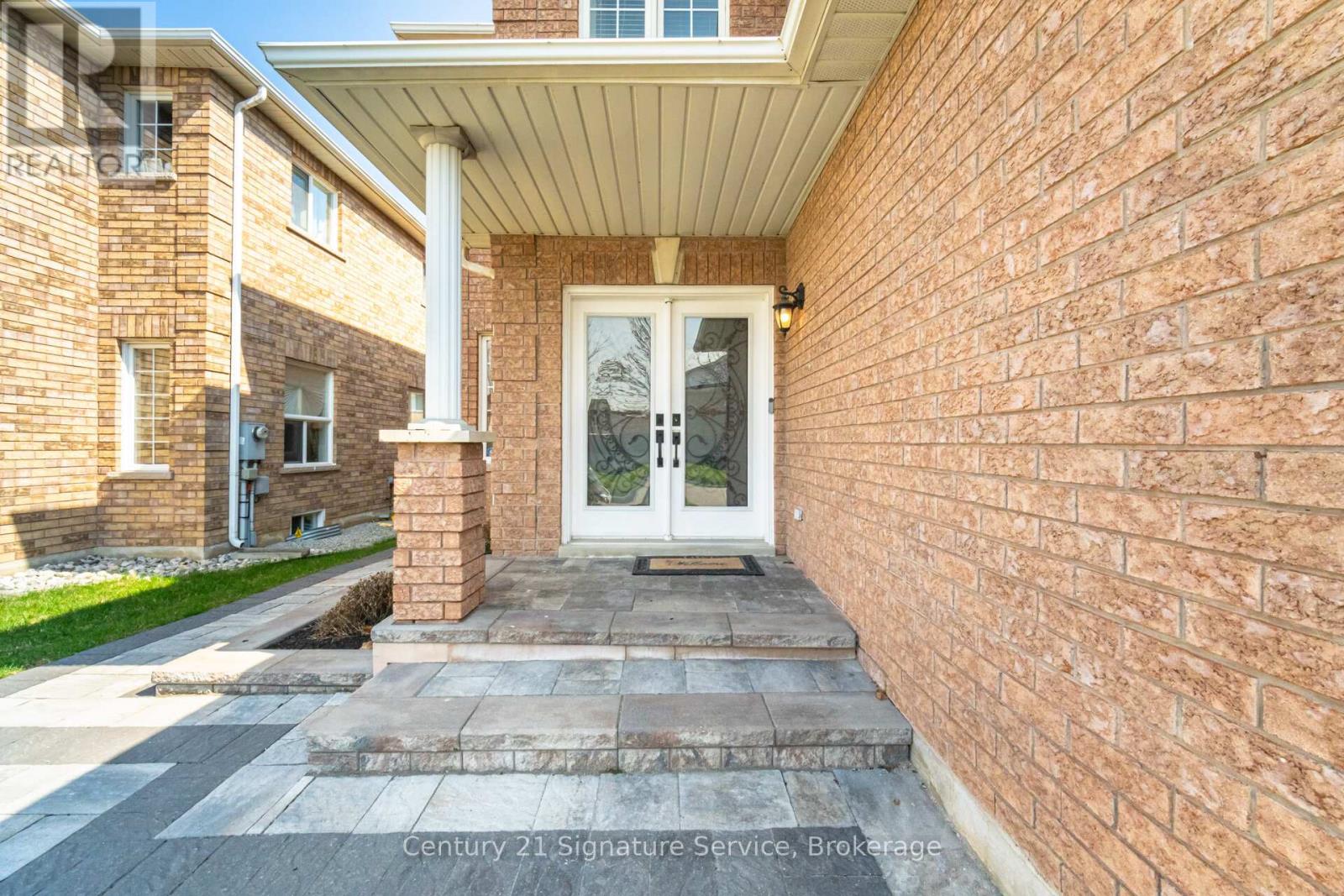 7439 Allspice Trail, Mississauga, Ontario  L5N 8N5 - Photo 4 - W12145344