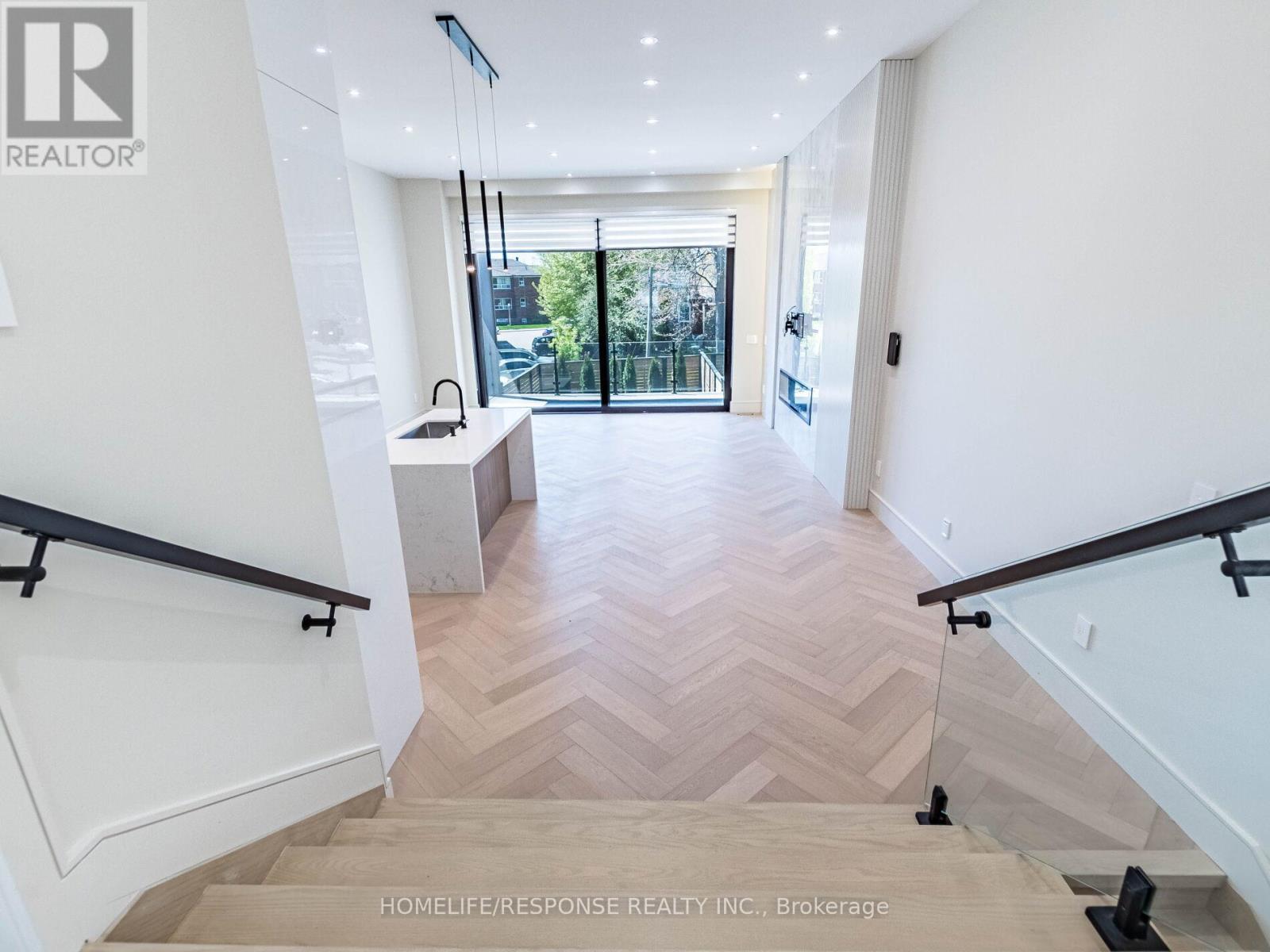 6a Pine Avenue N, Mississauga, Ontario  L5H 2P8 - Photo 12 - W12145361