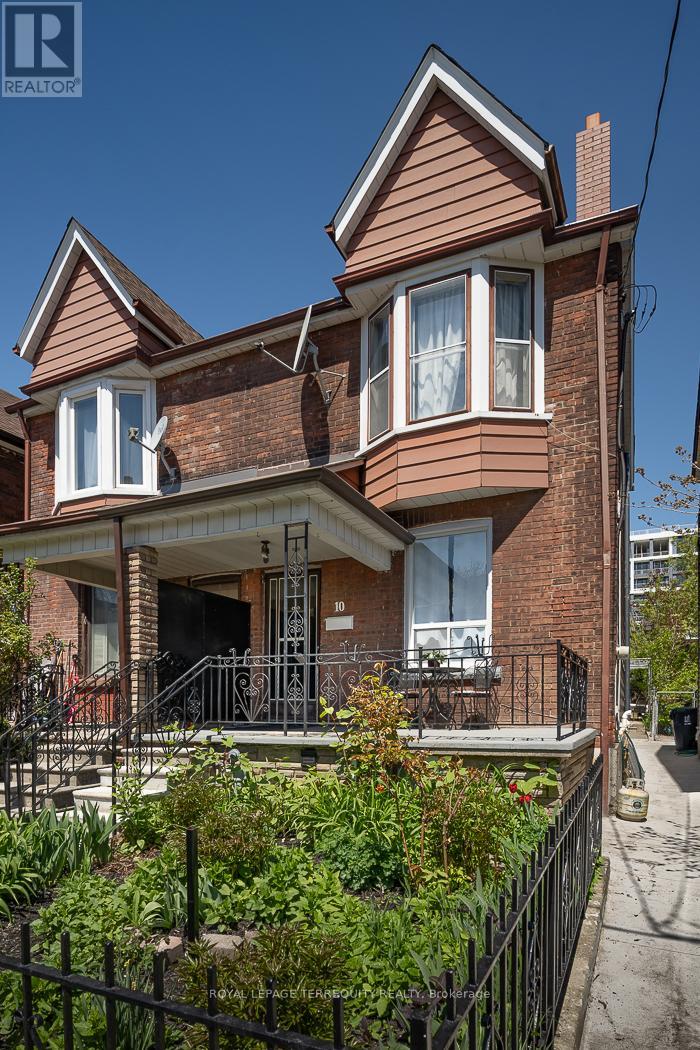 10 Burnfield Avenue, Toronto, Ontario  M6G 1Y5 - Photo 1 - W12145392