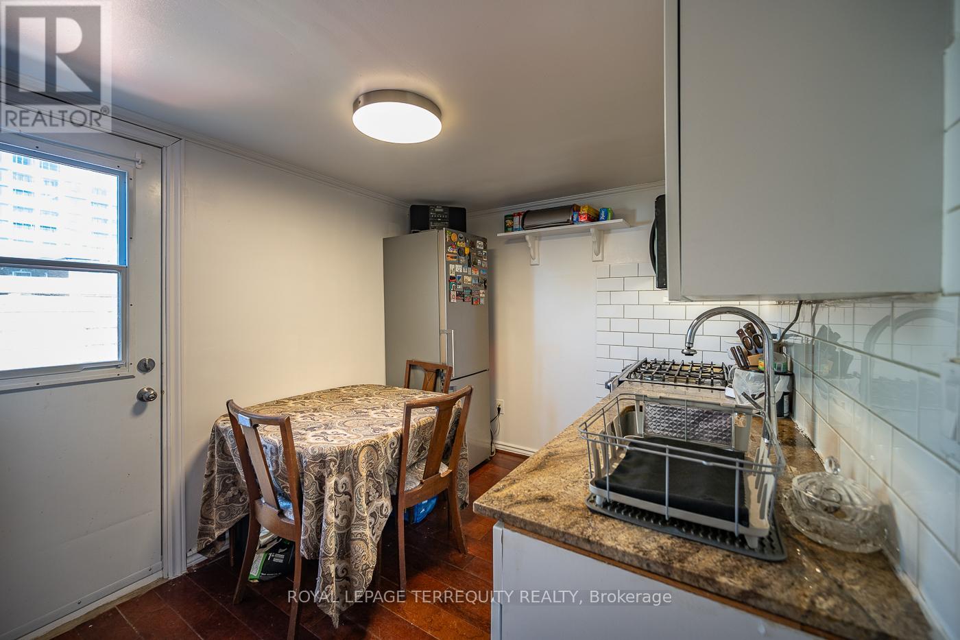 10 Burnfield Avenue, Toronto, Ontario  M6G 1Y5 - Photo 20 - W12145392