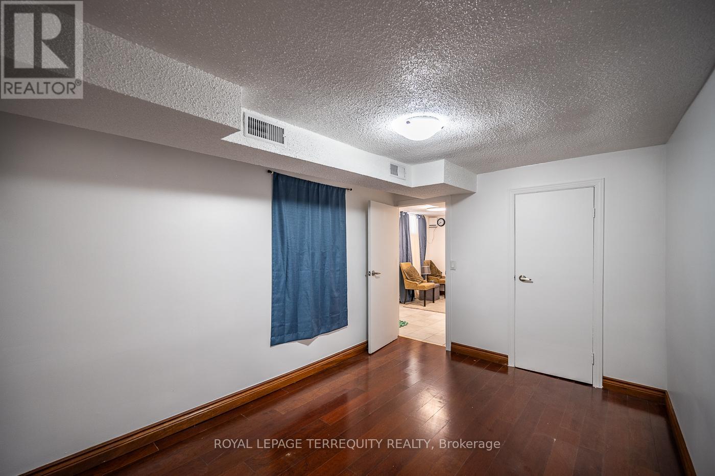 10 Burnfield Avenue, Toronto, Ontario  M6G 1Y5 - Photo 24 - W12145392