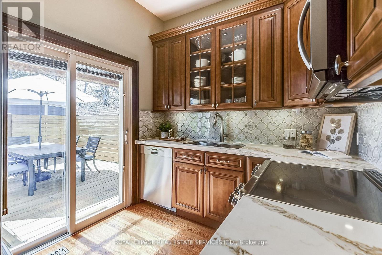 157 Colbeck Street, Toronto (Runnymede-Bloor West Village), Ontario  M6S 1V8 - Photo 13 - W12145394