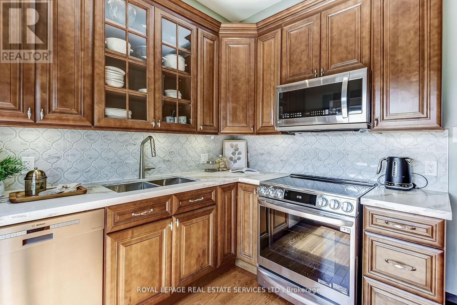 157 Colbeck Street, Toronto, Ontario  M6S 1V8 - Photo 14 - W12145394