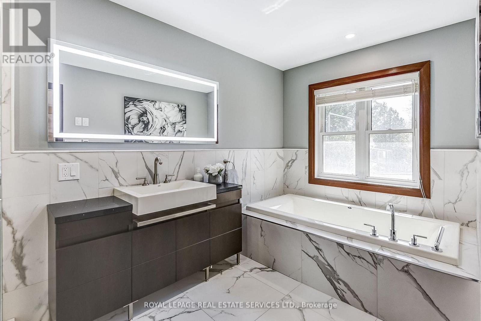157 Colbeck Street, Toronto, Ontario  M6S 1V8 - Photo 35 - W12145394