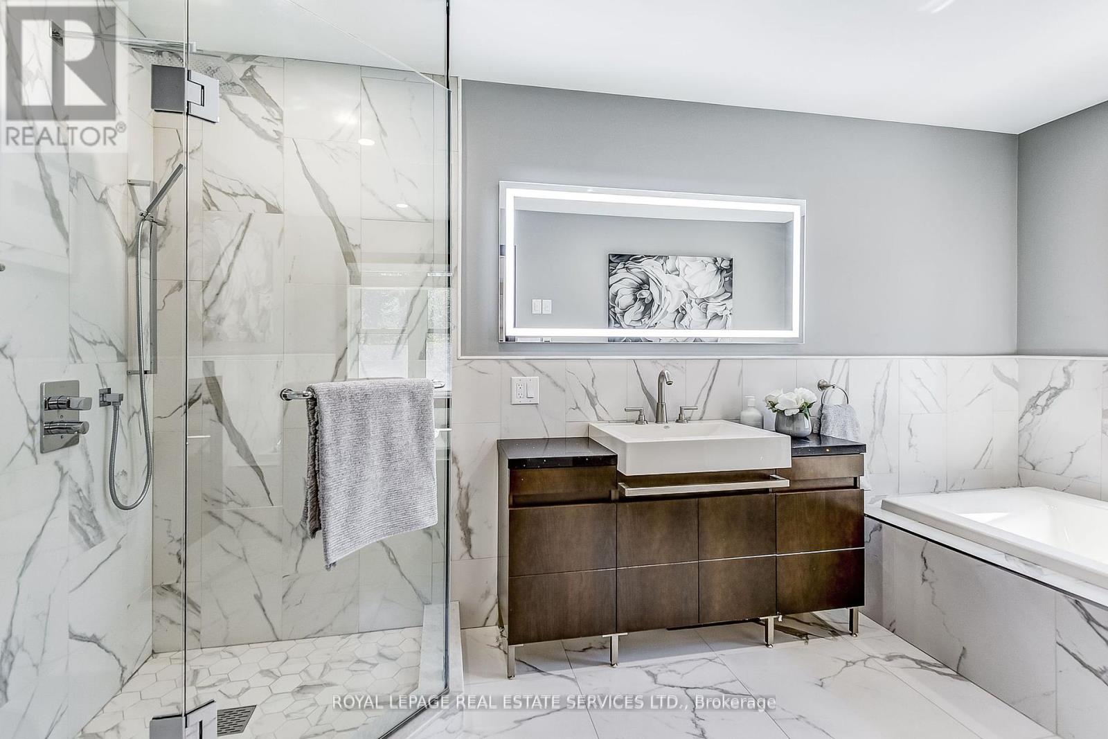 157 Colbeck Street, Toronto, Ontario  M6S 1V8 - Photo 36 - W12145394