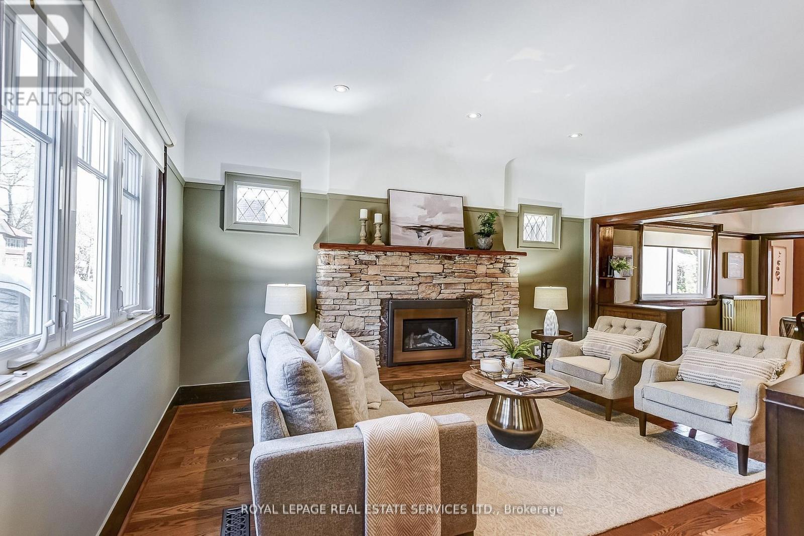 157 Colbeck Street, Toronto, Ontario  M6S 1V8 - Photo 7 - W12145394