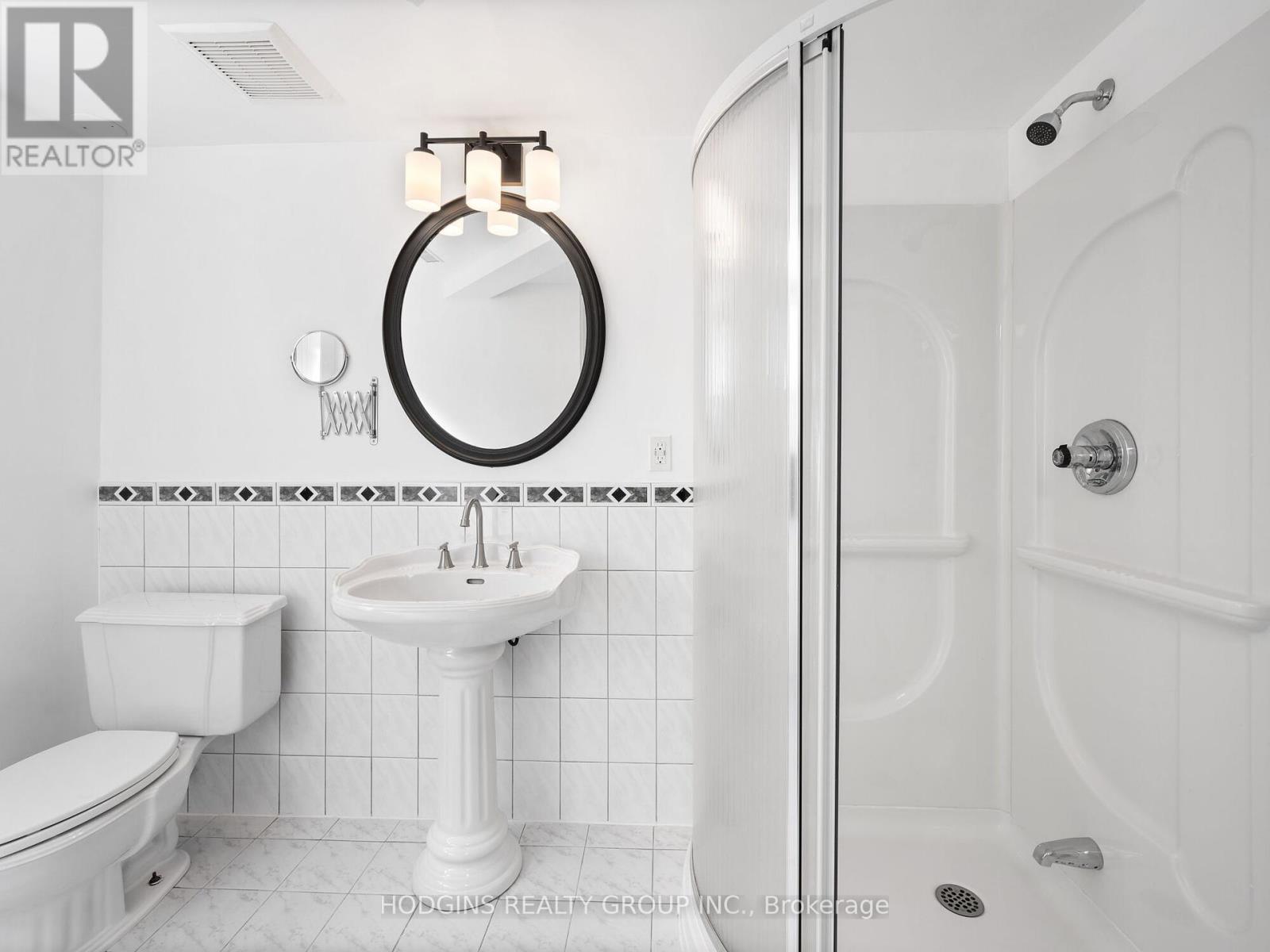 1435 Saginaw Crescent, Mississauga, Ontario  L5H 1X4 - Photo 31 - W12145469