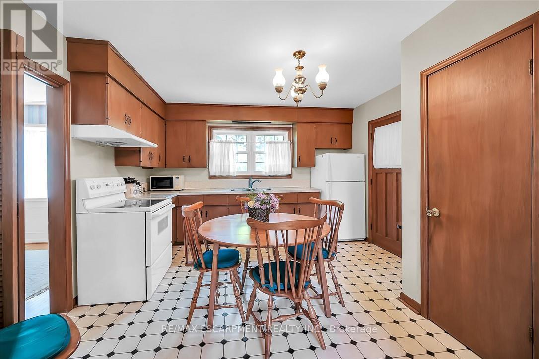 149 Lowden Avenue, Hamilton (Ancaster), Ontario  L9G 3A4 - Photo 13 - X12145320