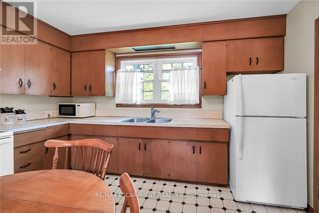 149 Lowden Avenue, Hamilton (Ancaster), Ontario  L9G 3A4 - Photo 14 - X12145320