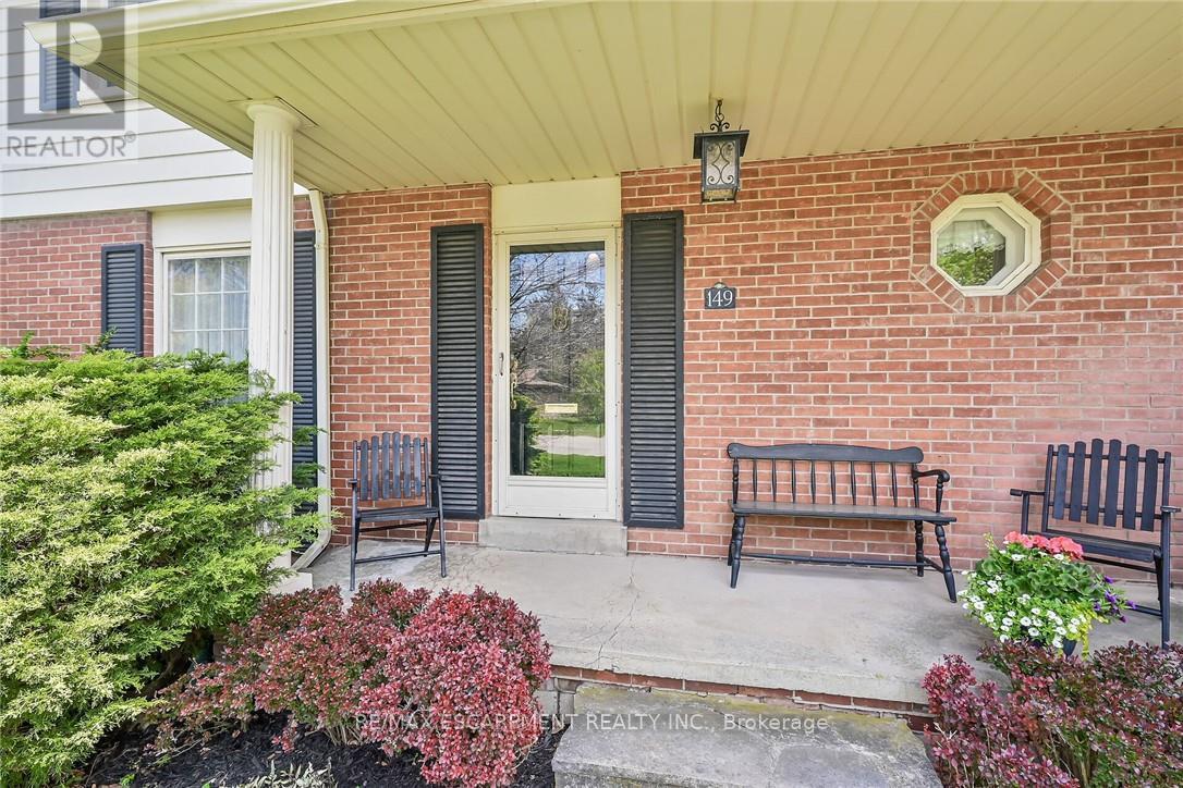 149 Lowden Avenue, Hamilton (Ancaster), Ontario  L9G 3A4 - Photo 3 - X12145320