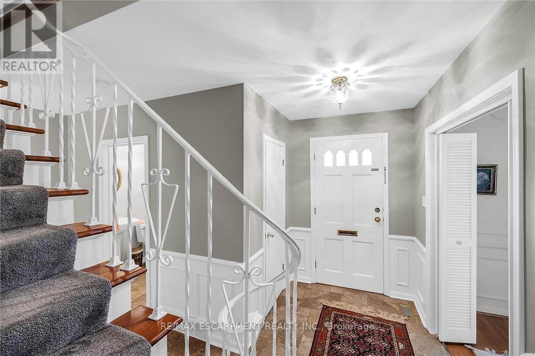 149 Lowden Avenue, Hamilton (Ancaster), Ontario  L9G 3A4 - Photo 4 - X12145320