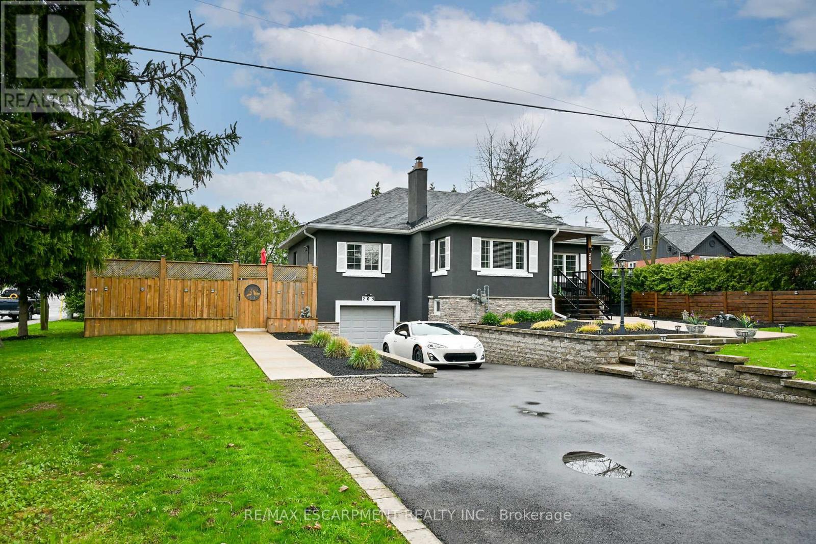 205 SANATORIUM ROAD, Hamilton, Ontario