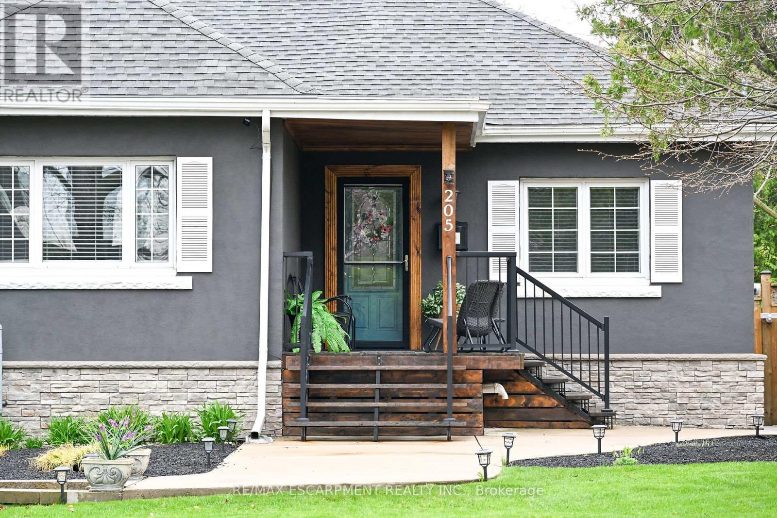 205 Sanatorium Road, Hamilton, Ontario  L9C 1Z4 - Photo 4 - X12145418