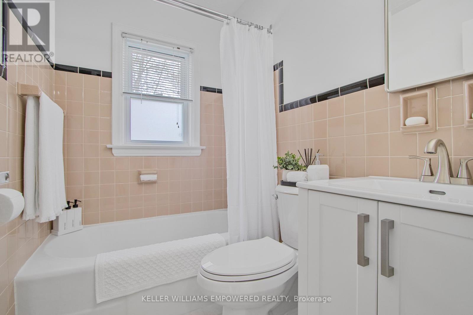 711 Bowan Street, Strathroy-Caradoc (Mount Brydges), Ontario  N0L 1W0 - Photo 15 - X12145448