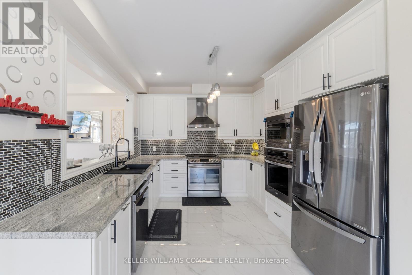 110 Robertson Road, Hamilton (Meadowlands), Ontario  L9K 0J7 - Photo 7 - X12145491