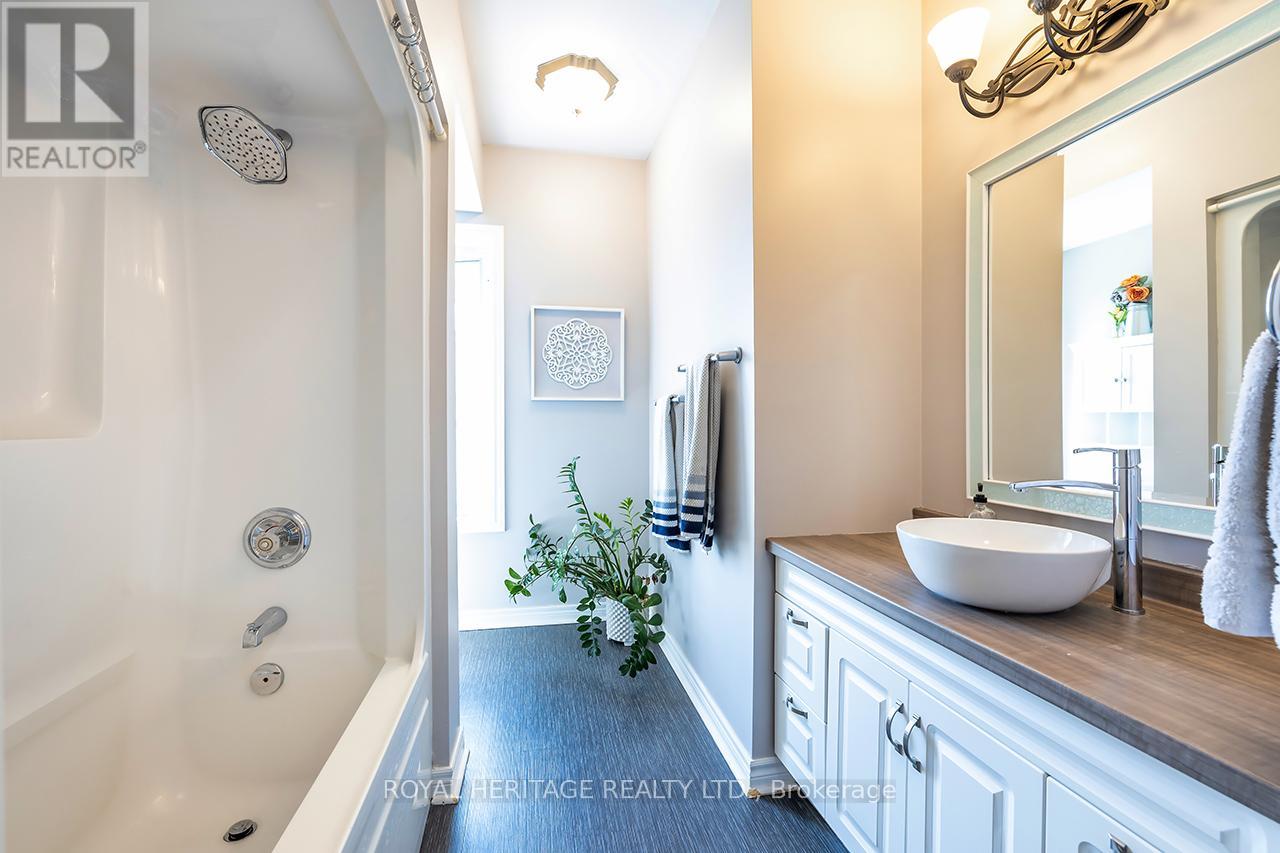 17 Francis Street, Kawartha Lakes, Ontario  K9V 3R7 - Photo 32 - X12145500
