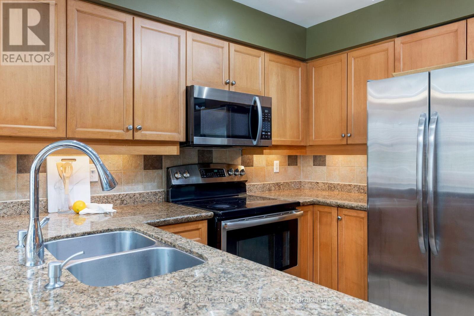 19 - 2175 Country Club Drive, Burlington, Ontario  L7M 4H9 - Photo 13 - W12145128