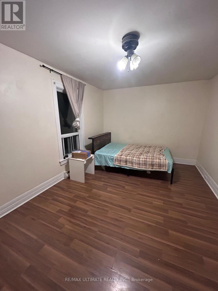Property at 128 ELGIN STREET E image 4