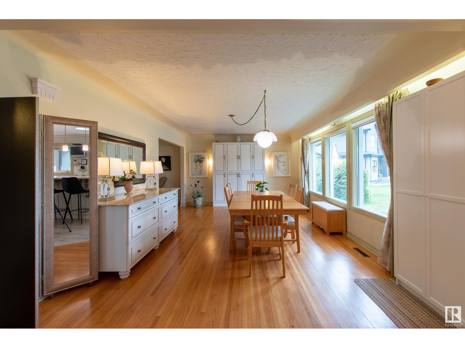 Property at 14647 89 AV NW image 3