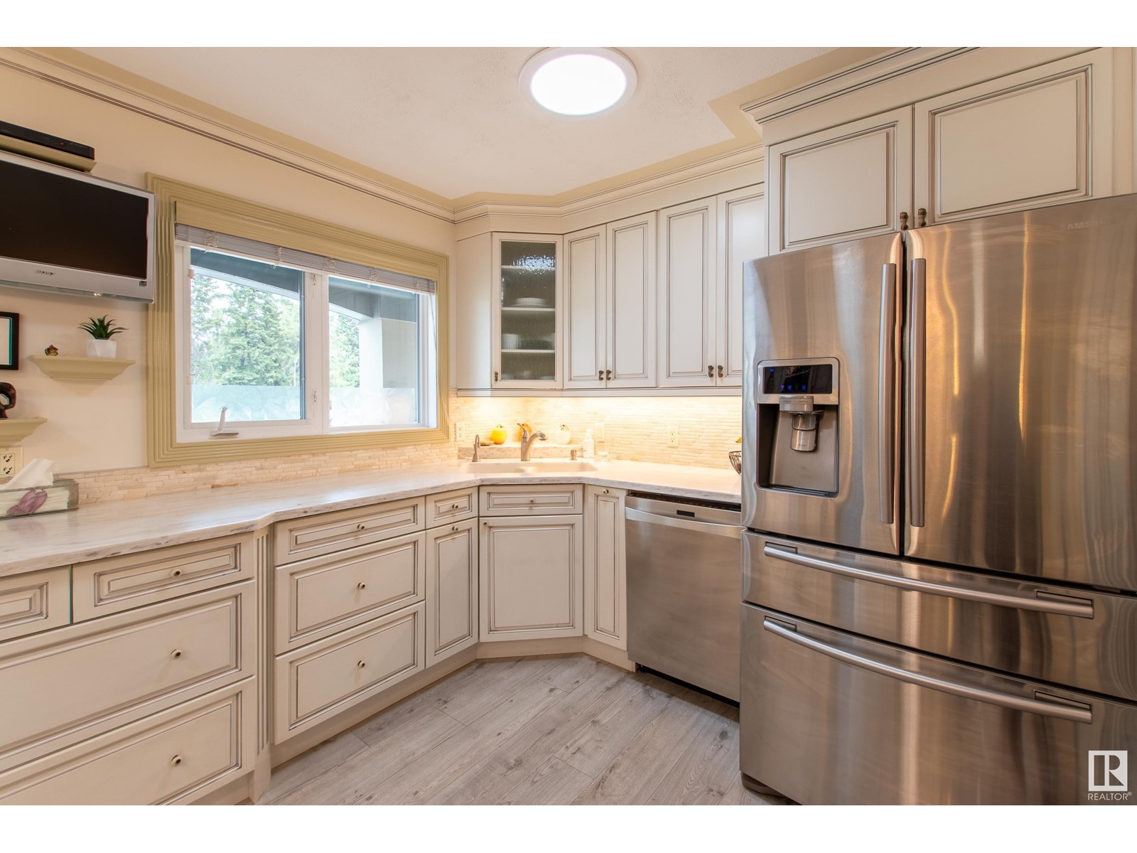 Property at 14647 89 AV NW image 1