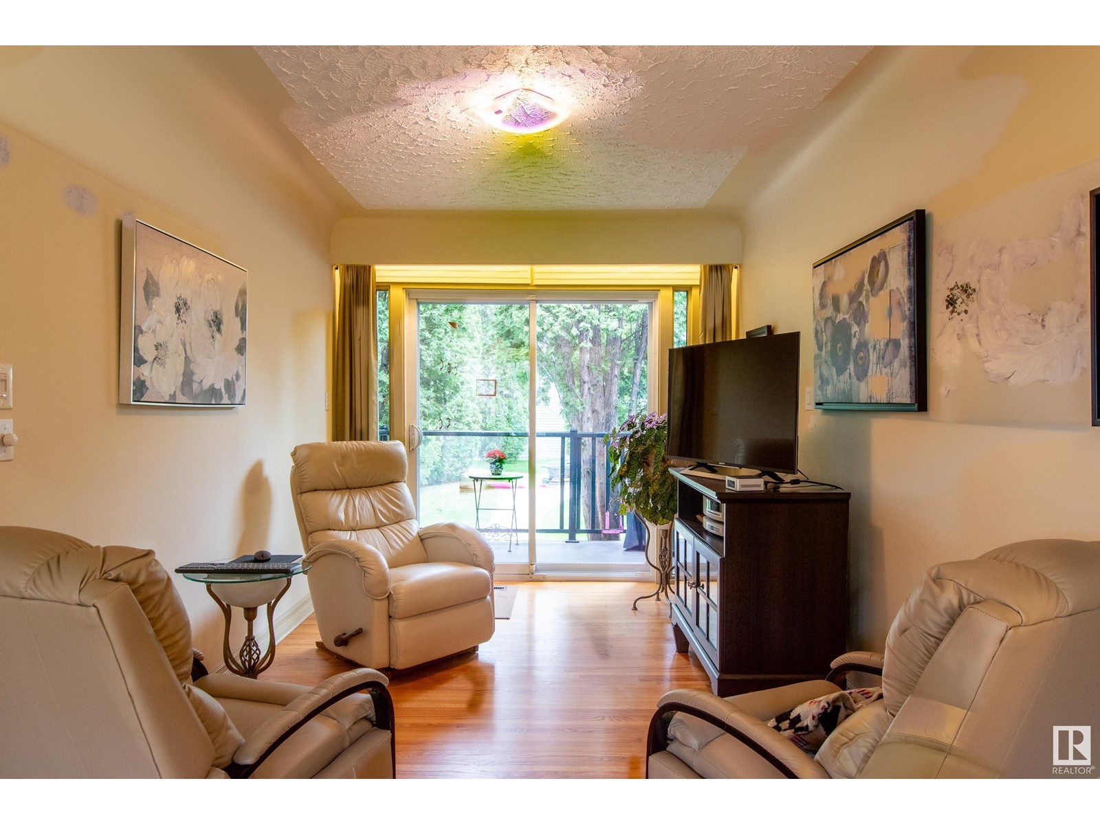 Property at 14647 89 AV NW image 5