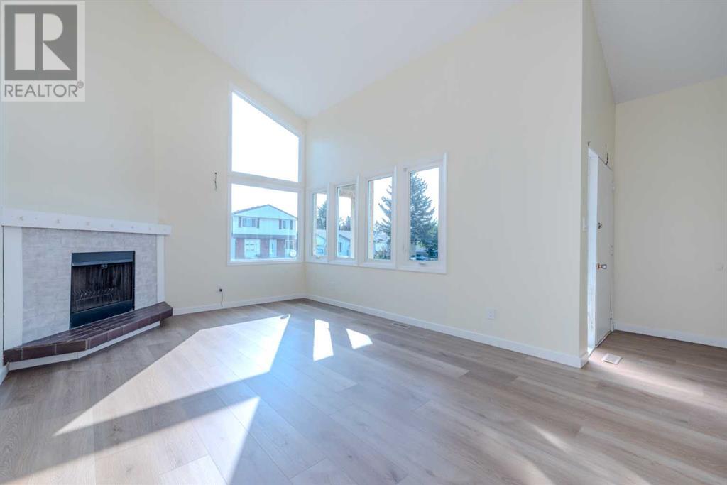 Property at 301 Fonda Way SE image 3