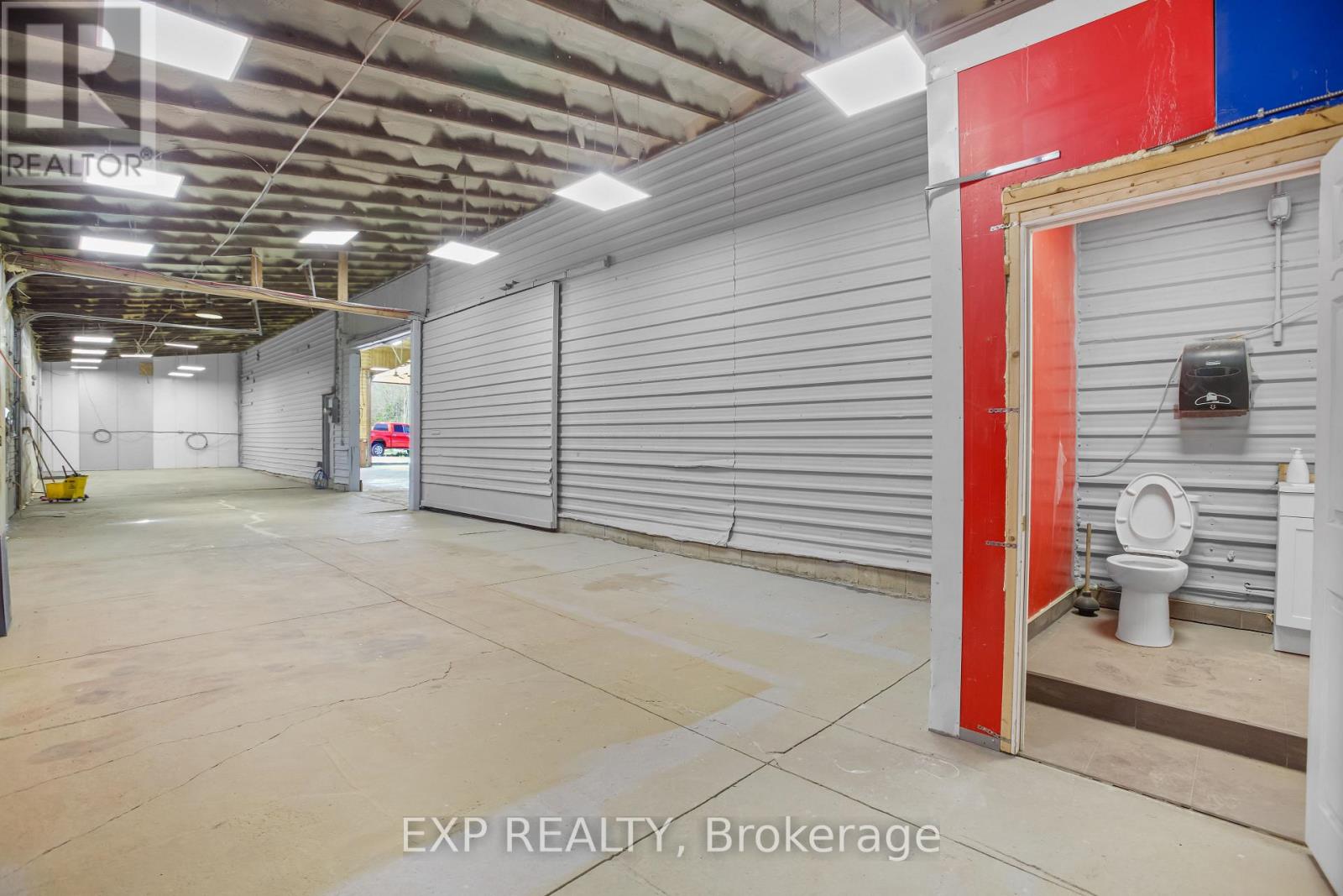 - Barn - 1153 Canal Road, Bradford West Gwillimbury (Bradford), Ontario  L3Z 4E2 - Photo 26 - N12144765