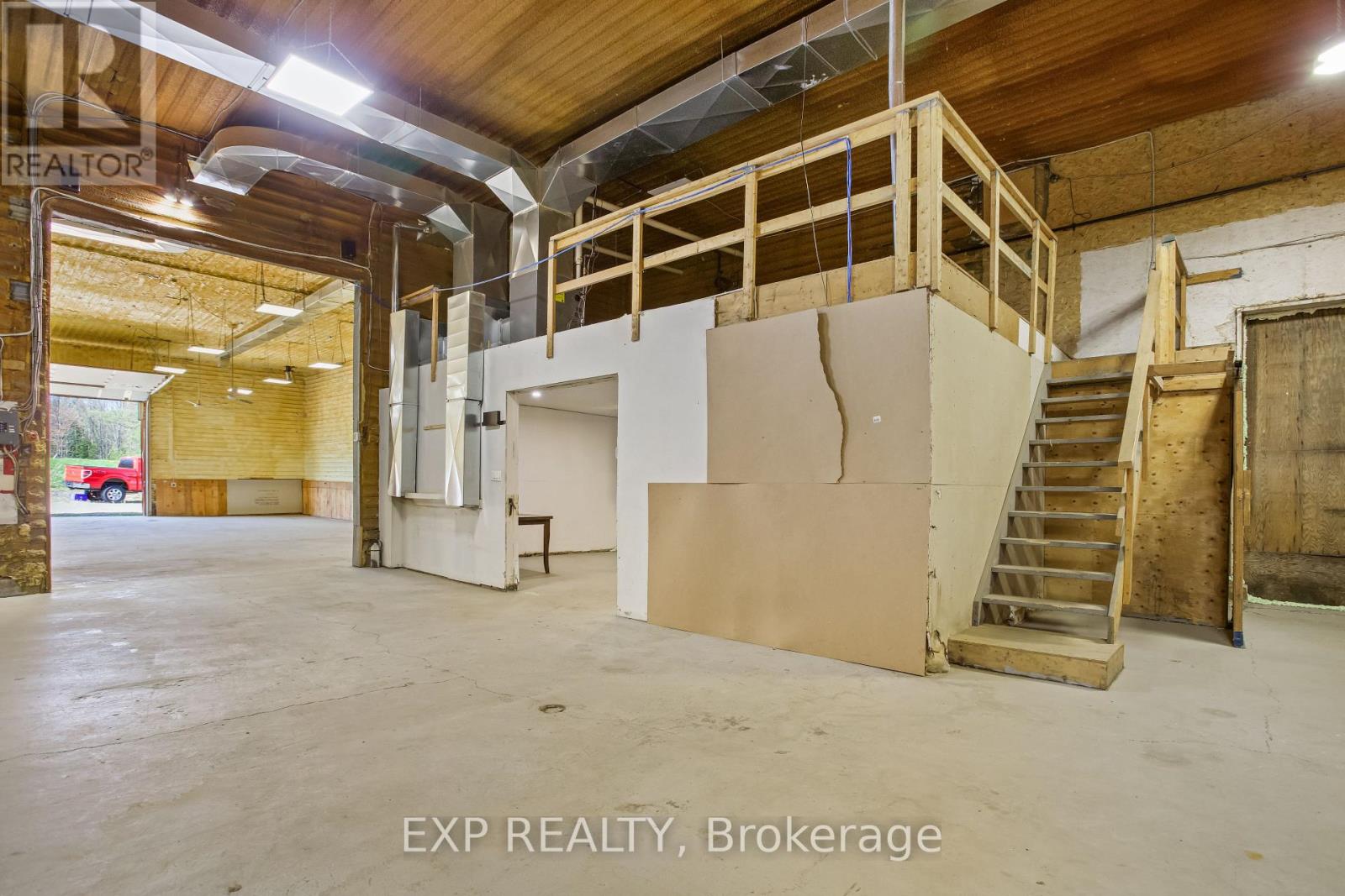 - Barn - 1153 Canal Road, Bradford West Gwillimbury, Ontario  L3Z 4E2 - Photo 12 - N12144766