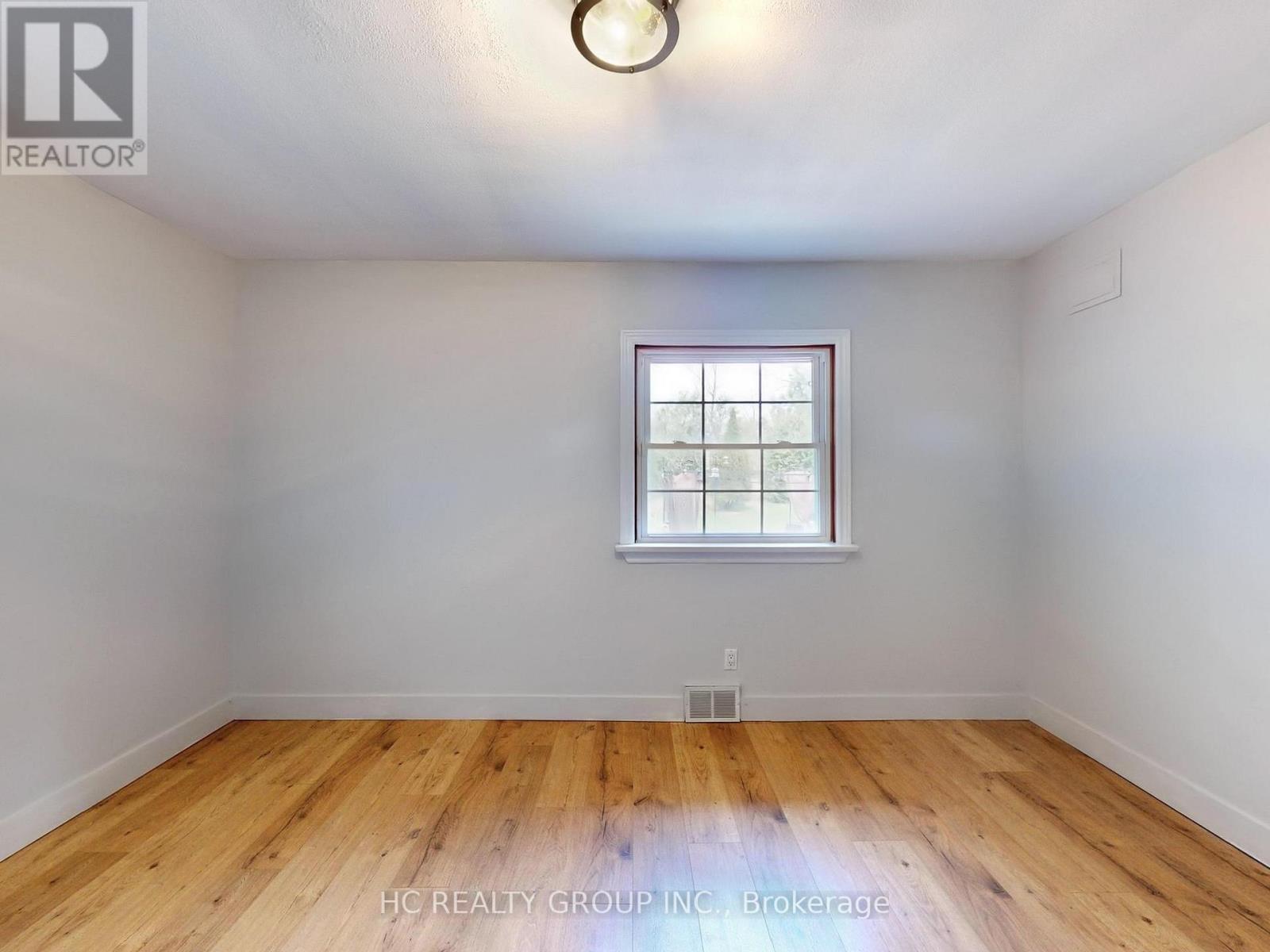10 North Street, Barrie, Ontario  L4M 2R9 - Photo 14 - S12141863