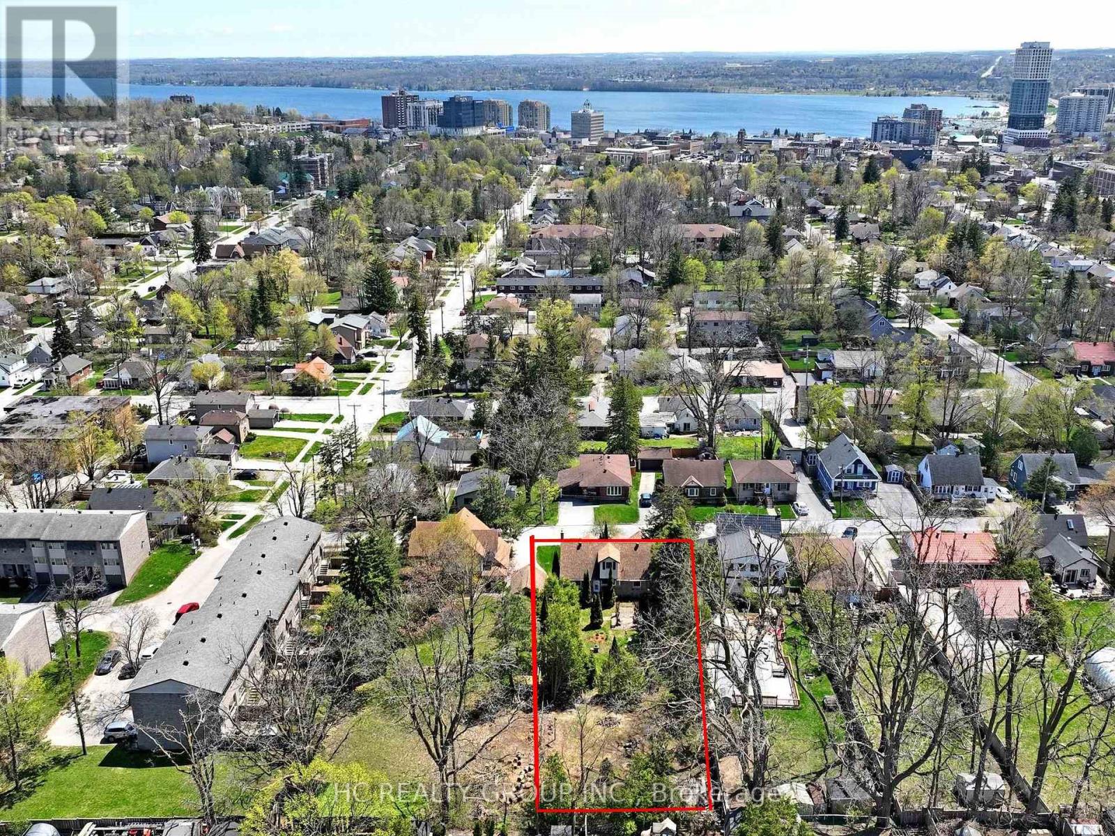 10 North Street, Barrie, Ontario  L4M 2R9 - Photo 4 - S12141863