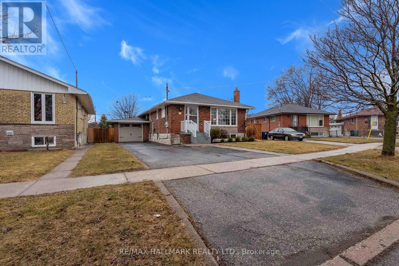 Property at 24 HUGHEY CRESCENT image 3