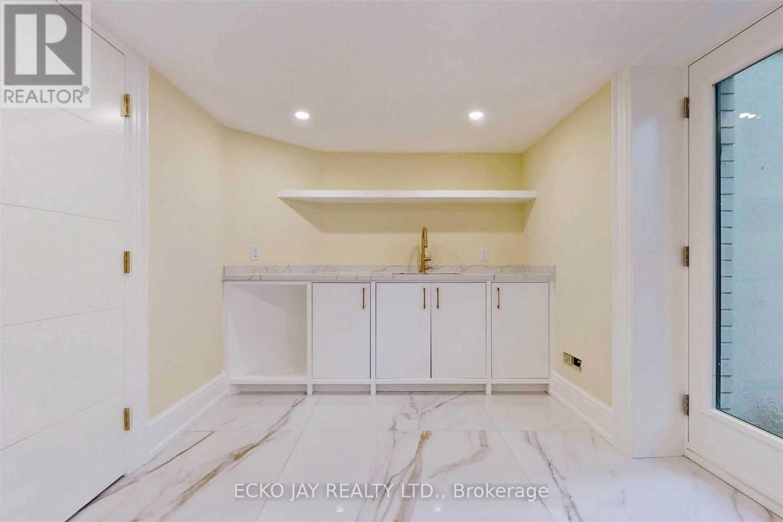 10 Jocelyn Crescent, Toronto, Ontario  M3B 1A2 - Photo 33 - C12145075