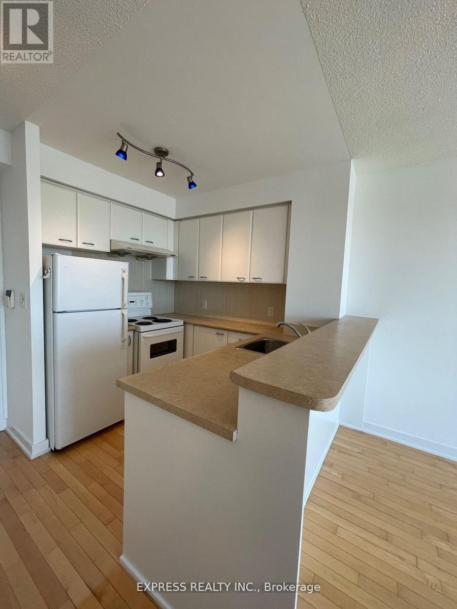1910 - 38 Lee Centre Drive, Toronto, Ontario  M1H 3J7 - Photo 3 - E12144248