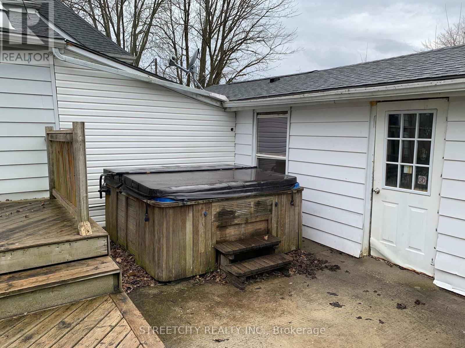 263 King Street N, Southwest Middlesex (Glencoe), Ontario  N0L 1M0 - Photo 34 - X12145717