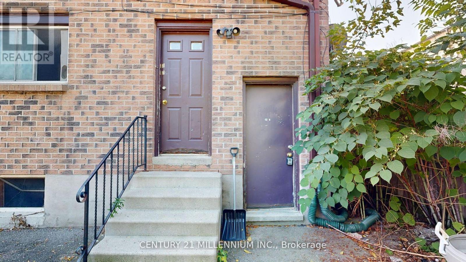 Photo 3 of 40 for 184 Simcoe Street