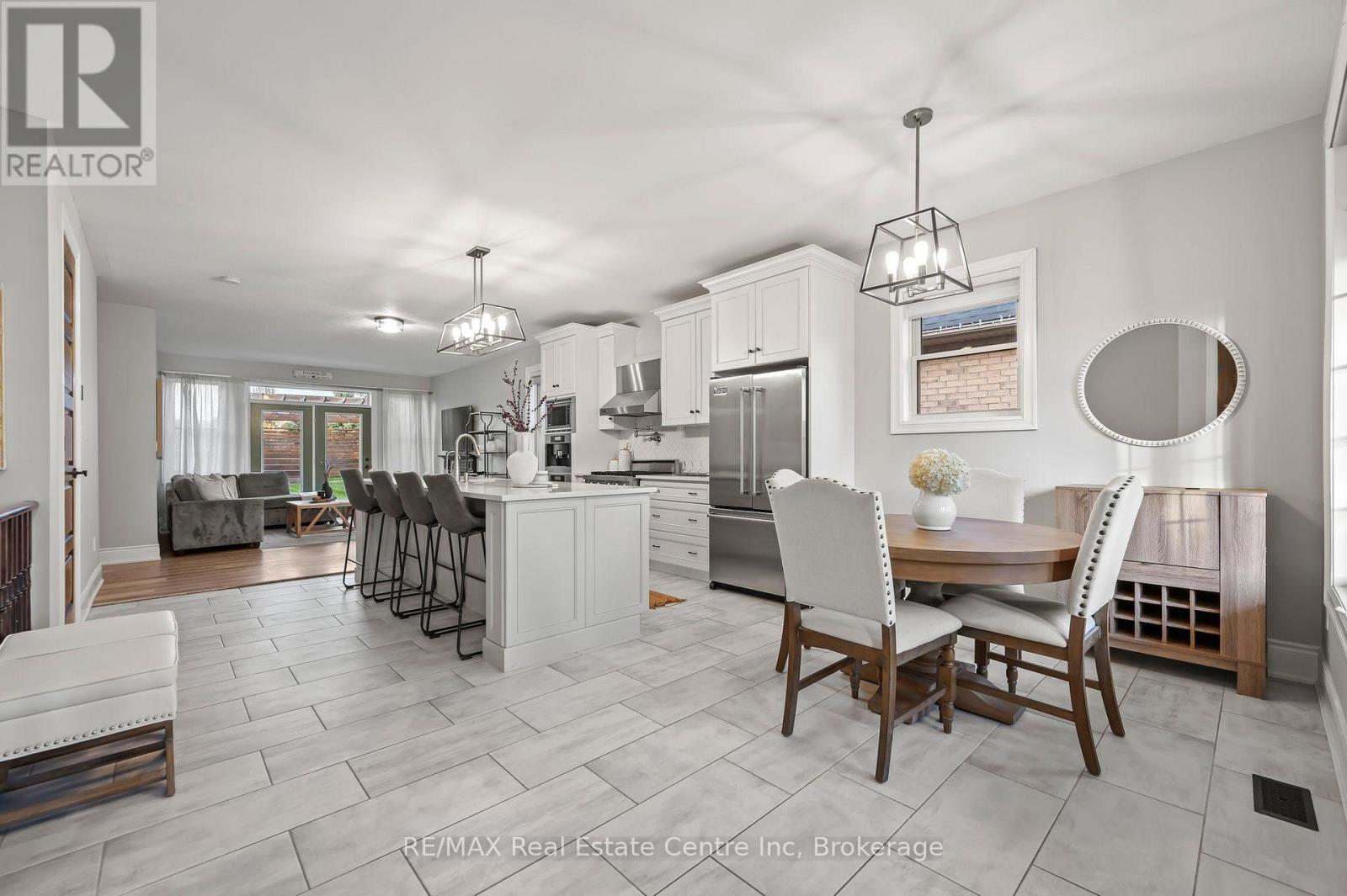 45 Aberfoyle Mill Crescent, Puslinch, Ontario  N0B 2J0 - Photo 3 - X12145728