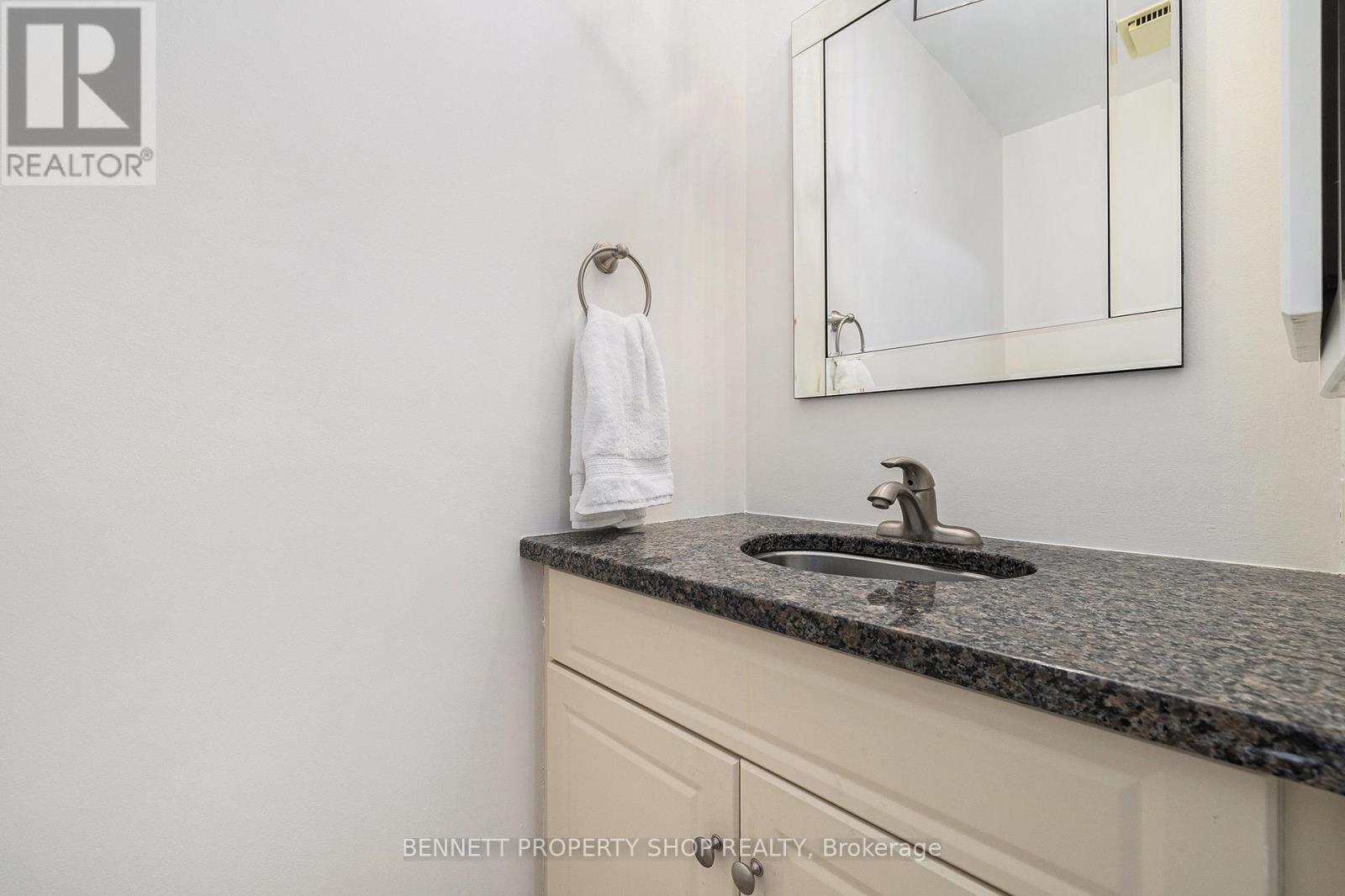 37 Ivylea Street, Ottawa, Ontario  K2G 4X1 - Photo 12 - X12145723