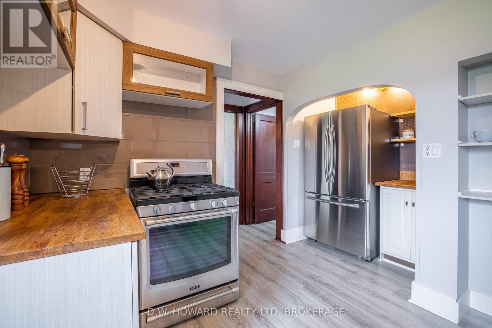 231 Pt Abino Road S, Fort Erie (Point Abino), Ontario  L0S 1N0 - Photo 10 - X12145712