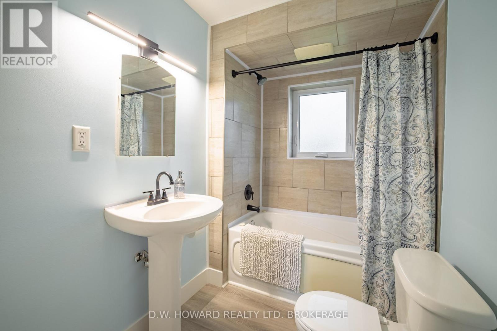 231 Pt Abino Road S, Fort Erie (Point Abino), Ontario  L0S 1N0 - Photo 11 - X12145712