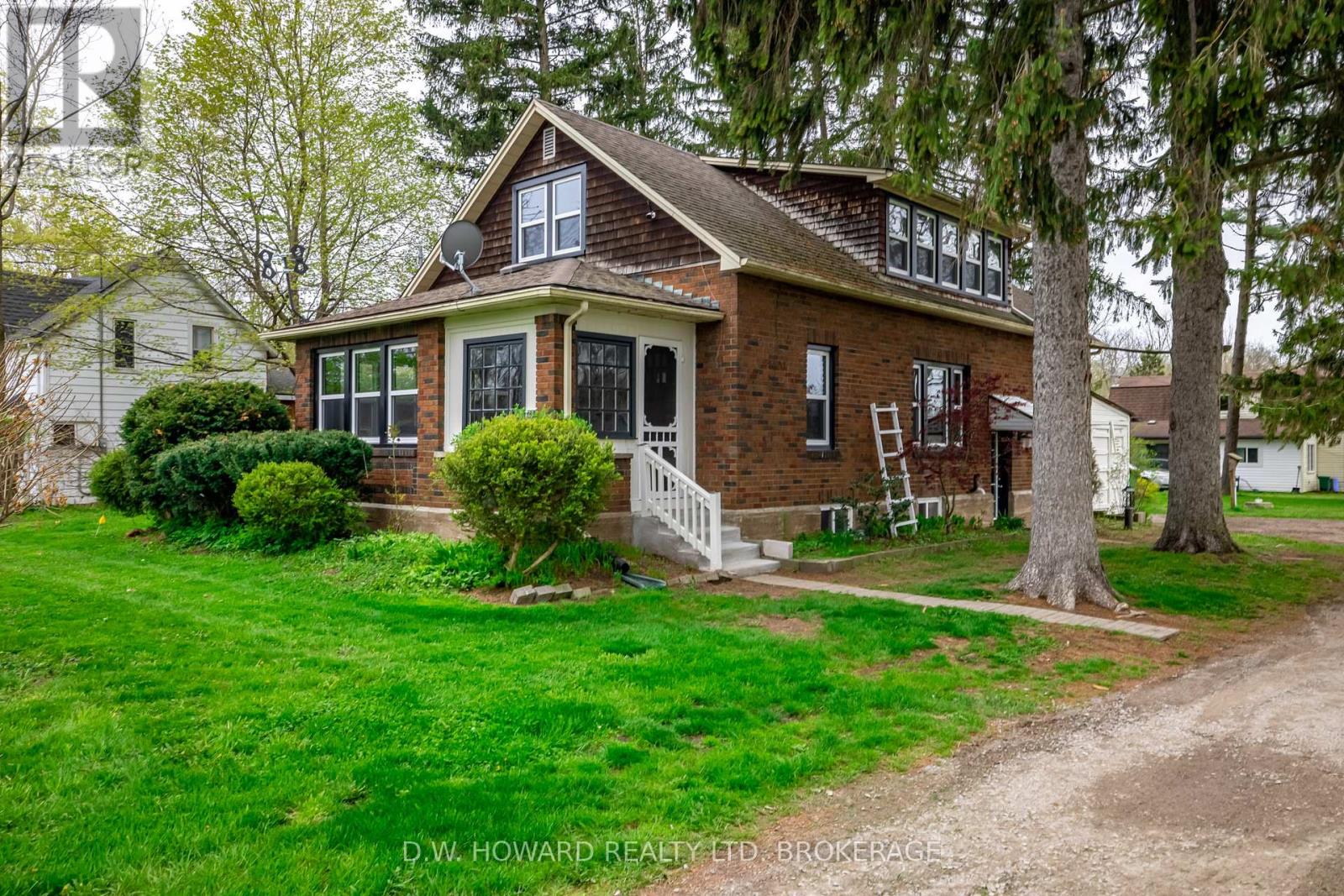 231 Pt Abino Road S, Fort Erie (Point Abino), Ontario  L0S 1N0 - Photo 2 - X12145712