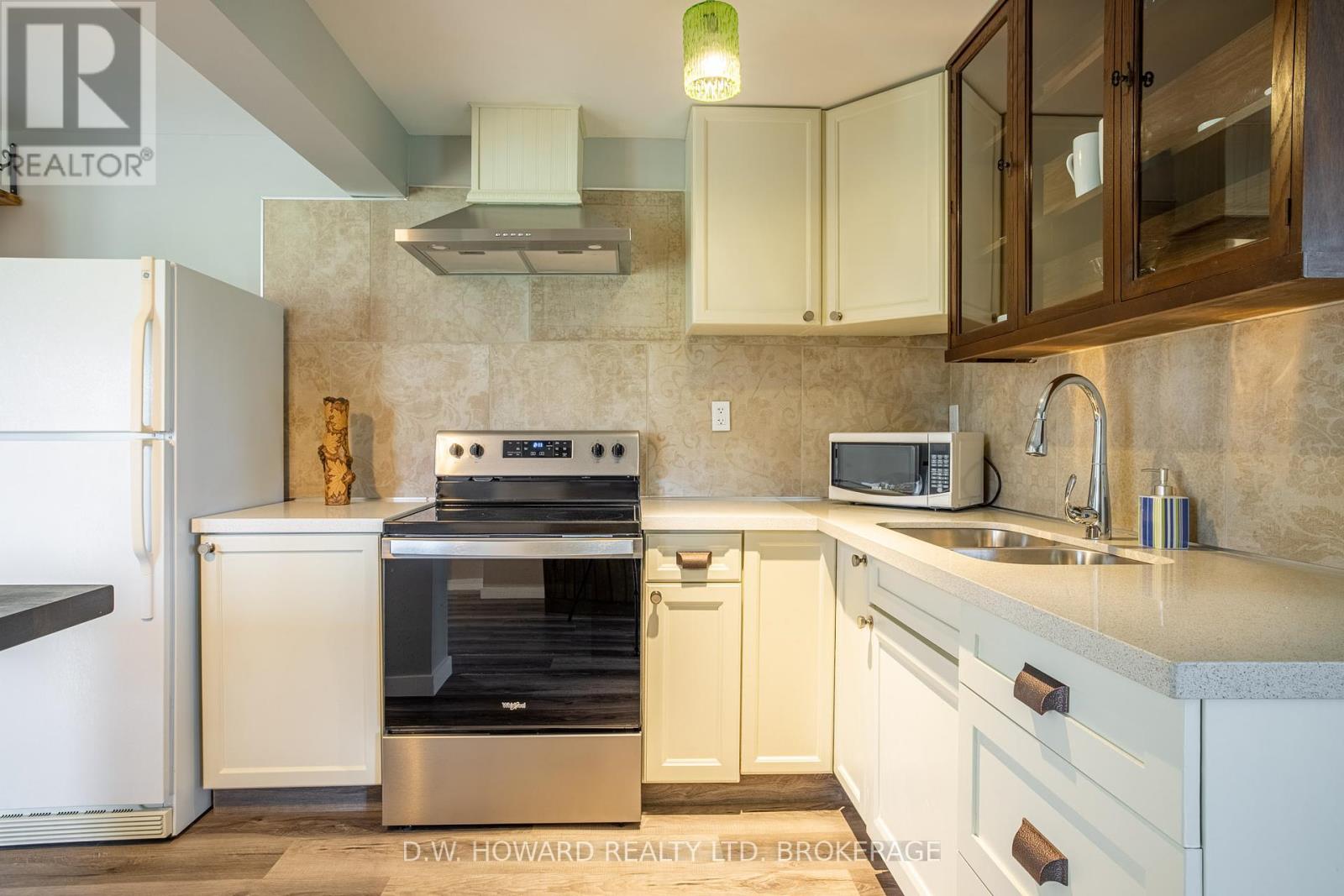 231 Pt Abino Road S, Fort Erie (Point Abino), Ontario  L0S 1N0 - Photo 22 - X12145712