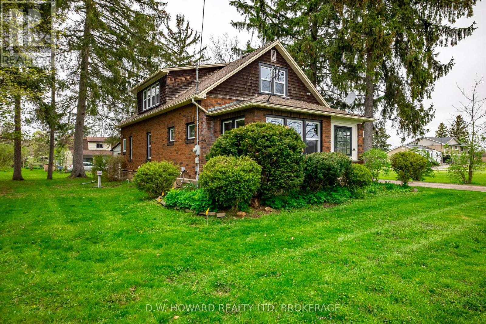 231 Pt Abino Road S, Fort Erie (Point Abino), Ontario  L0S 1N0 - Photo 3 - X12145712