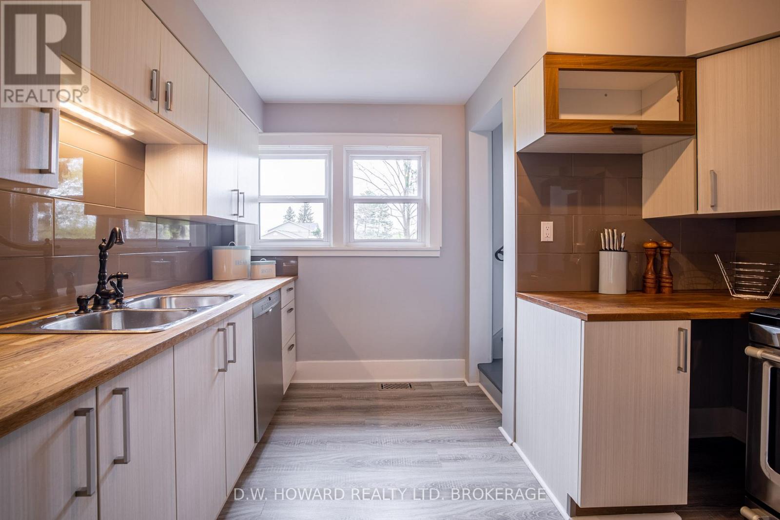 231 Pt Abino Road S, Fort Erie (Point Abino), Ontario  L0S 1N0 - Photo 9 - X12145712