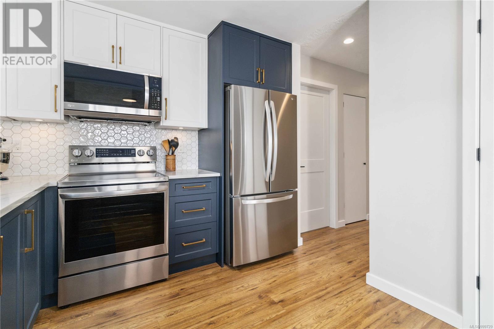 9620 Barnes Pl, Sidney, British Columbia  V8L 4W9 - Photo 4 - 999729