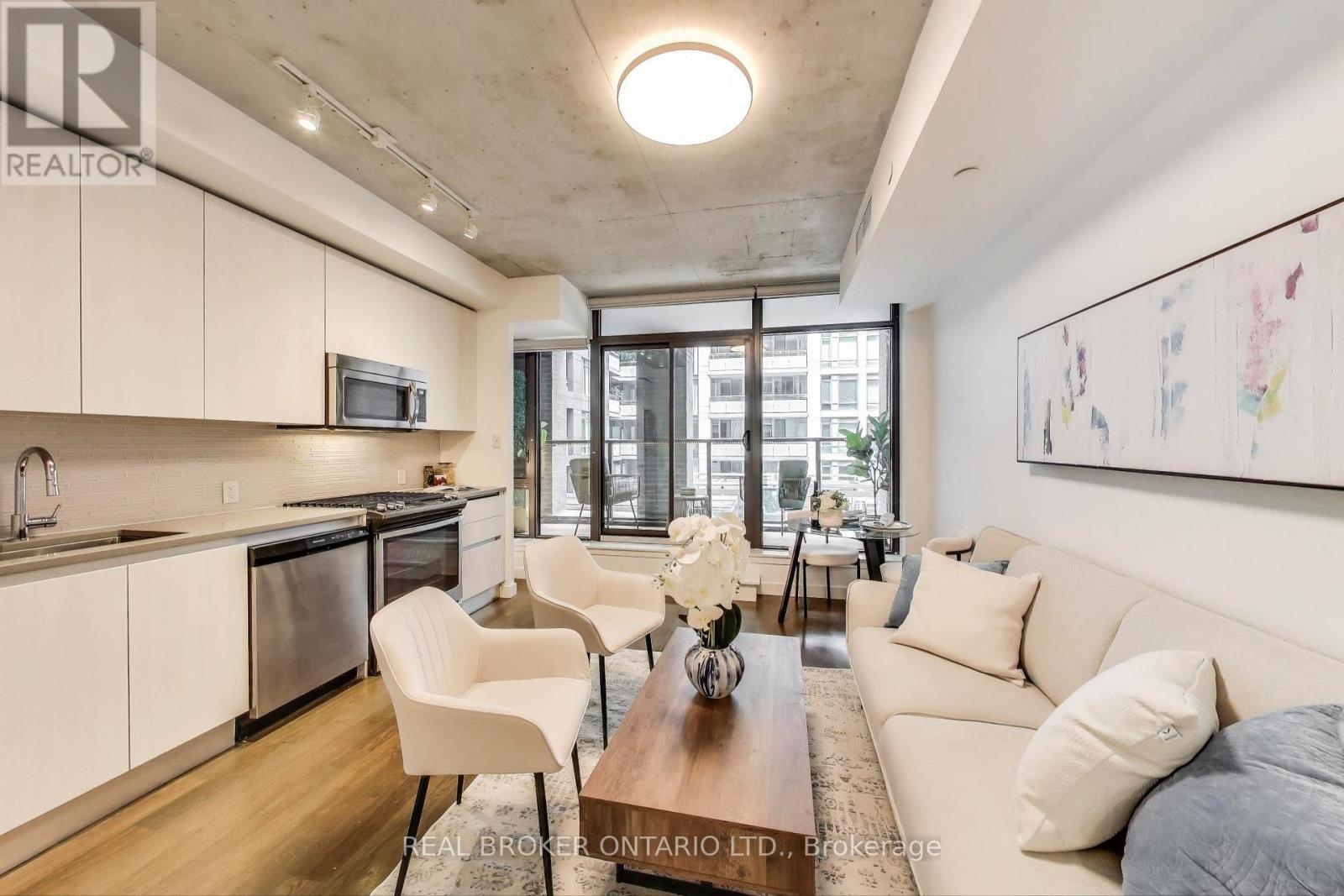 320 - 111 BATHURST STREET, Toronto, Ontario