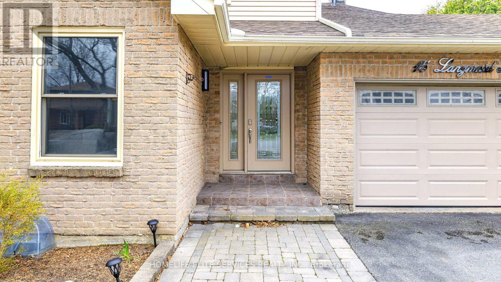 15 Langmaid Court, Whitby, Ontario  L1N 6M7 - Photo 3 - E12145572