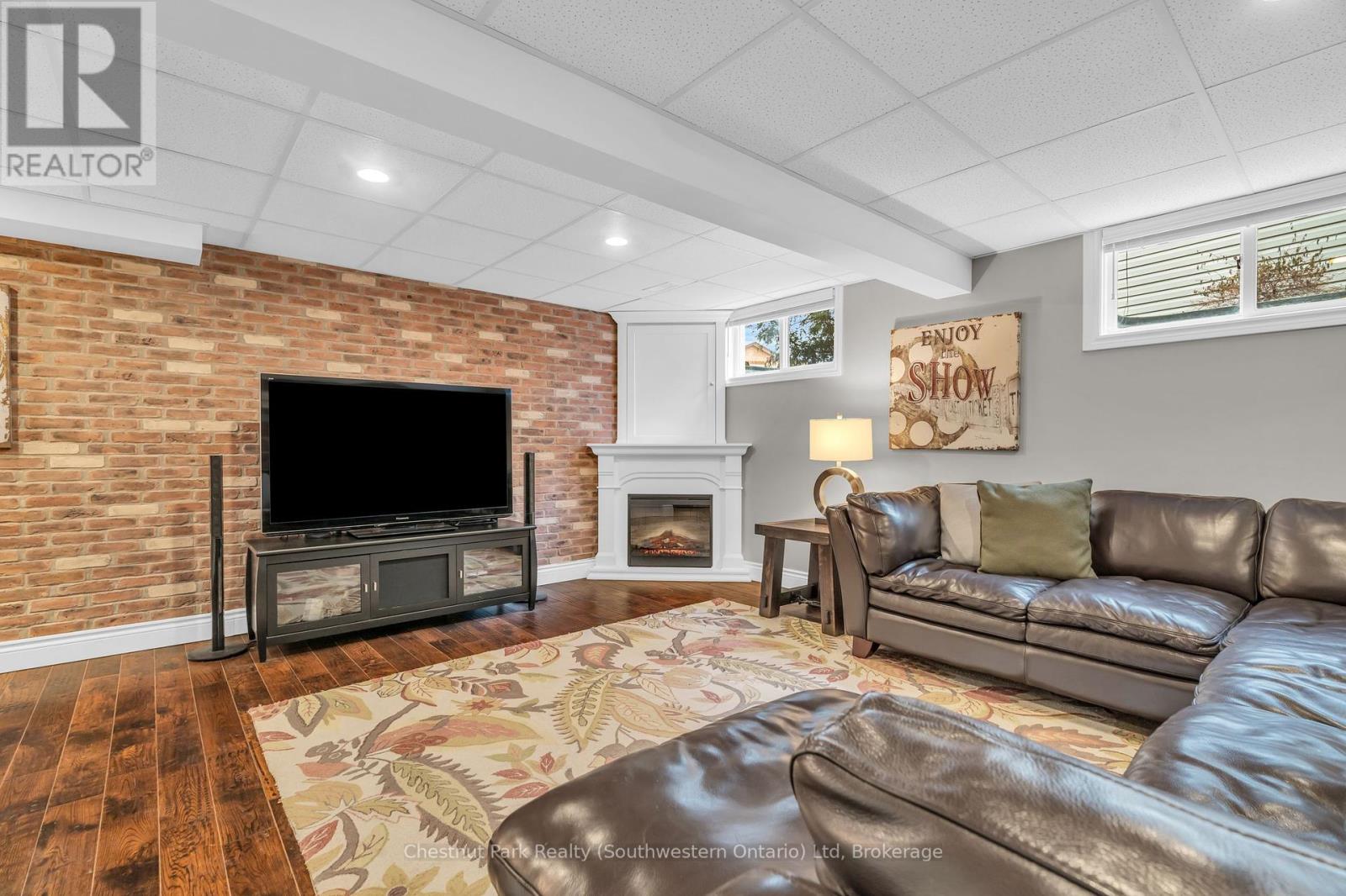 31 Cherrywood Drive, Guelph (Willow West/sugarbush/west Acres), Ontario  N1K 1R7 - Photo 43 - X12145363