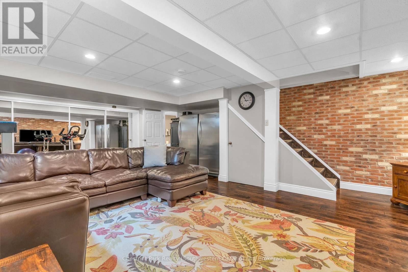 31 Cherrywood Drive, Guelph (Willow West/sugarbush/west Acres), Ontario  N1K 1R7 - Photo 42 - X12145363