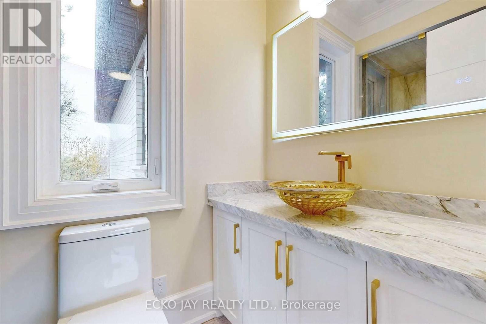 10 Jocelyn Crescent, Toronto, Ontario  M3B 1A2 - Photo 24 - C12145075