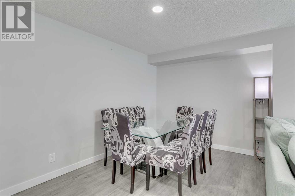 Property at 58 Anaheim Place NE image 4